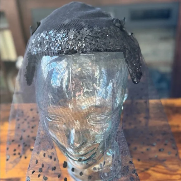 Vintage Elegant Black polka dot lace veil sequined, velvet fascinator - Picture 2 of 12